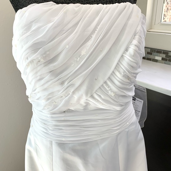 🚫SOLD🚫White Ruched Strapless Keyhole Back Beach Style Wedding Dress Sz 10 box - Picture 5 of 12